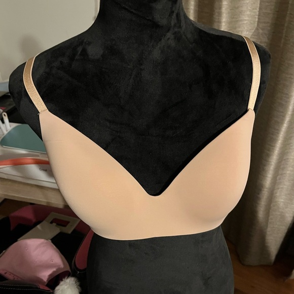 Victoria Secrets Tan Bra - Picture 1 of 6